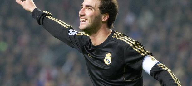 电竞赛场焦点！英格兰队对阵克罗地亚队，超级对决，球迷热情点燃赛场