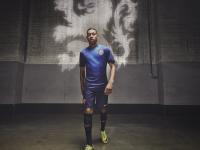 斯瓦泰克赛后谦逊发言登热搜，AC米兰横扫北京国安引发热议