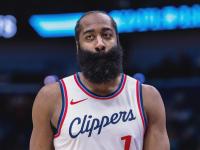  哈登复出首秀得18分 