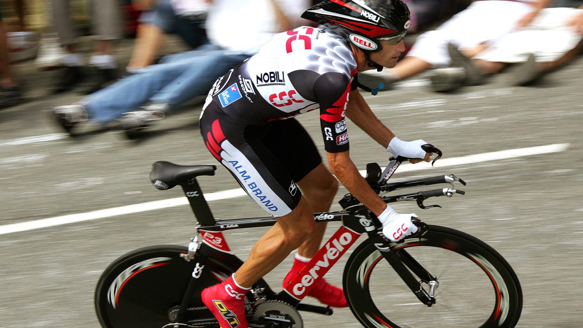 综合格斗赛场焦点！葡萄牙队对阵西班牙队，冠军之争悬念重重，胜负难料